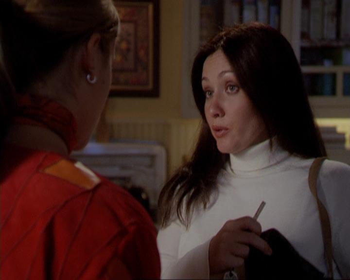 Charmed-Online_dot_net-3x01TheHoneymoonsOver0217.jpg