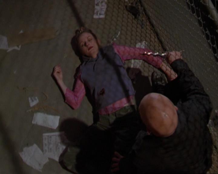 Charmed-Online_dot_net-3x01TheHoneymoonsOver0256.jpg