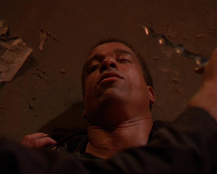 Charmed-Online_dot_net-3x01TheHoneymoonsOver0299.jpg