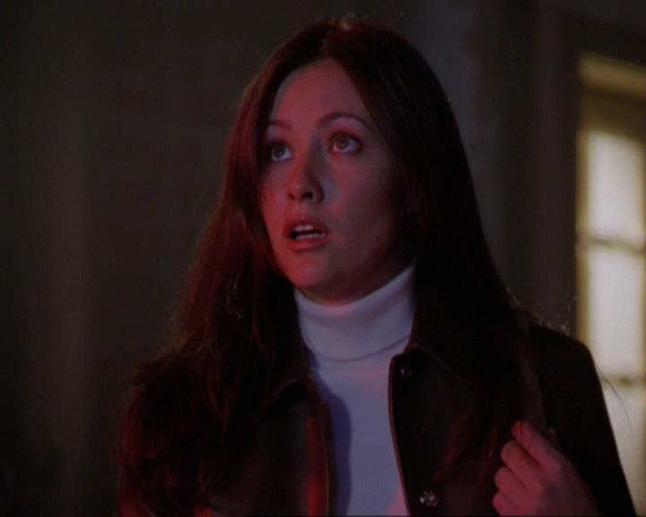 Charmed-Online_dot_net-3x01TheHoneymoonsOver0319.jpg