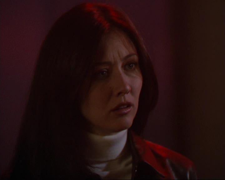 Charmed-Online_dot_net-3x01TheHoneymoonsOver0465.jpg