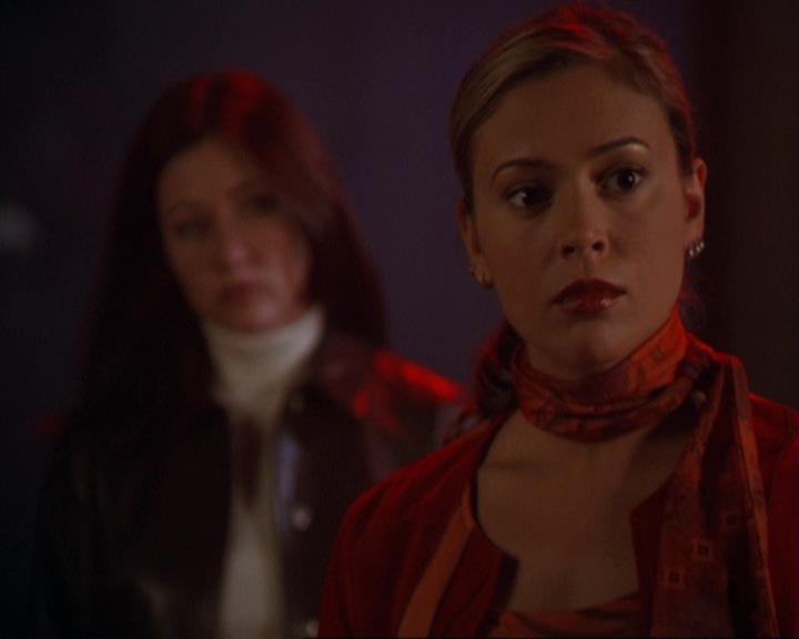 Charmed-Online_dot_net-3x01TheHoneymoonsOver0527.jpg