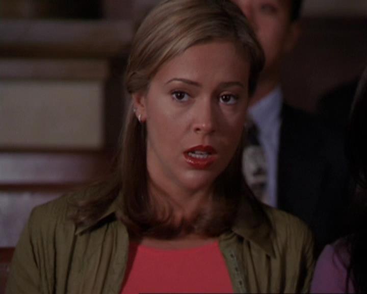 Charmed-Online_dot_net-3x01TheHoneymoonsOver0584.jpg