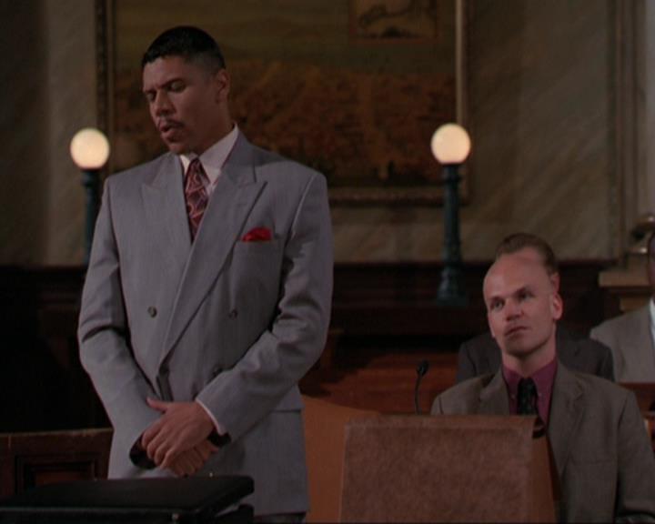 Charmed-Online_dot_net-3x01TheHoneymoonsOver0629.jpg
