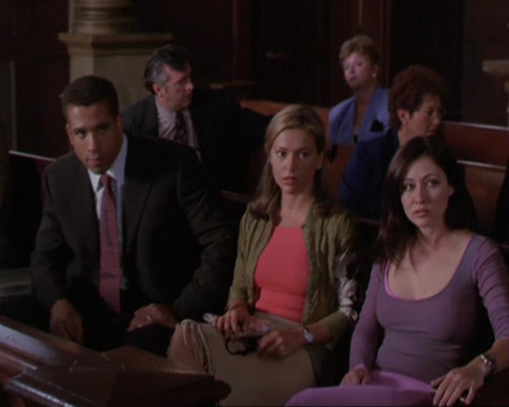 Charmed-Online_dot_net-3x01TheHoneymoonsOver0703.jpg