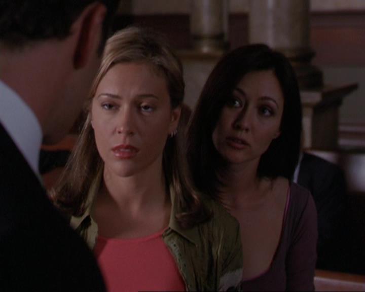 Charmed-Online_dot_net-3x01TheHoneymoonsOver0730.jpg