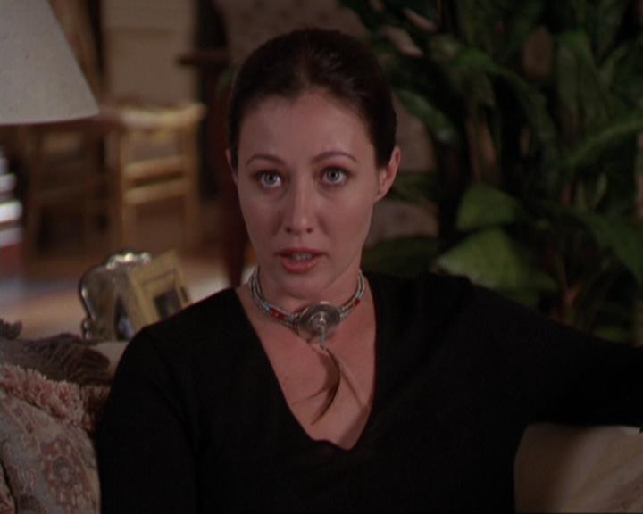 Charmed-Online_dot_net-3x01TheHoneymoonsOver0764.jpg