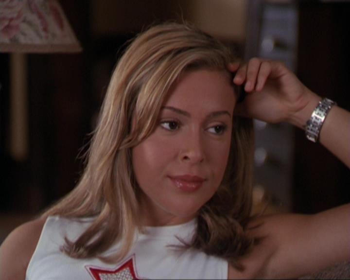 Charmed-Online_dot_net-3x01TheHoneymoonsOver0790.jpg