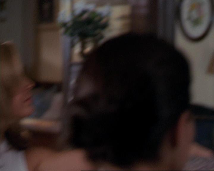 Charmed-Online_dot_net-3x01TheHoneymoonsOver0801.jpg