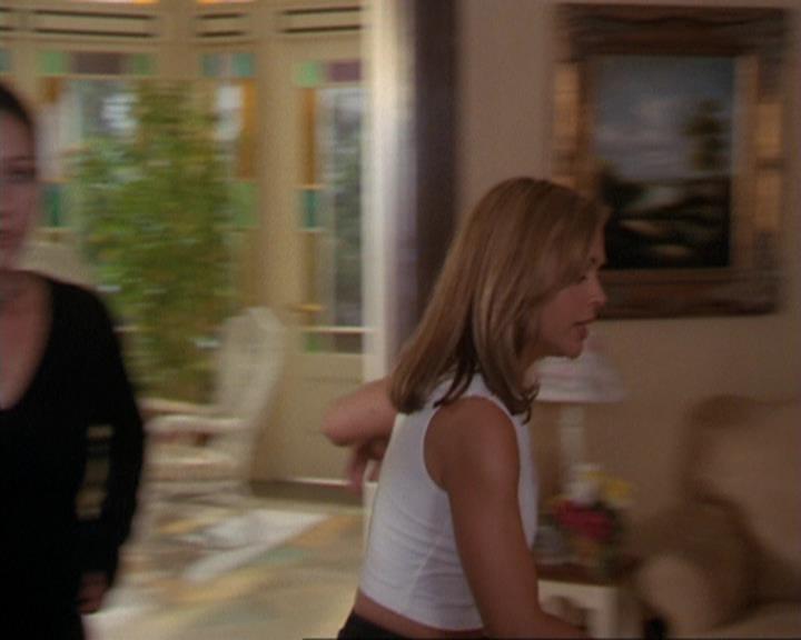 Charmed-Online_dot_net-3x01TheHoneymoonsOver0831.jpg