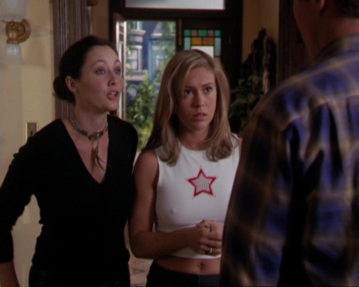 Charmed-Online_dot_net-3x01TheHoneymoonsOver0846.jpg