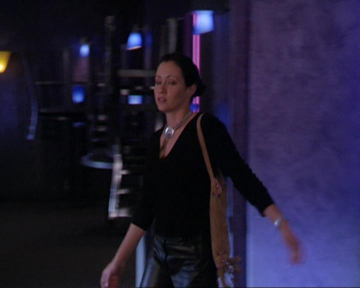 Charmed-Online_dot_net-3x01TheHoneymoonsOver0888.jpg Charmed-Online_dot_net-3x01TheHoneymoonsOver0888.jpg