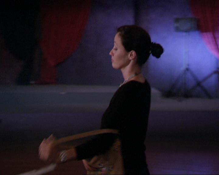 Charmed-Online_dot_net-3x01TheHoneymoonsOver0891.jpg