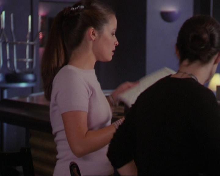 Charmed-Online_dot_net-3x01TheHoneymoonsOver0893.jpg