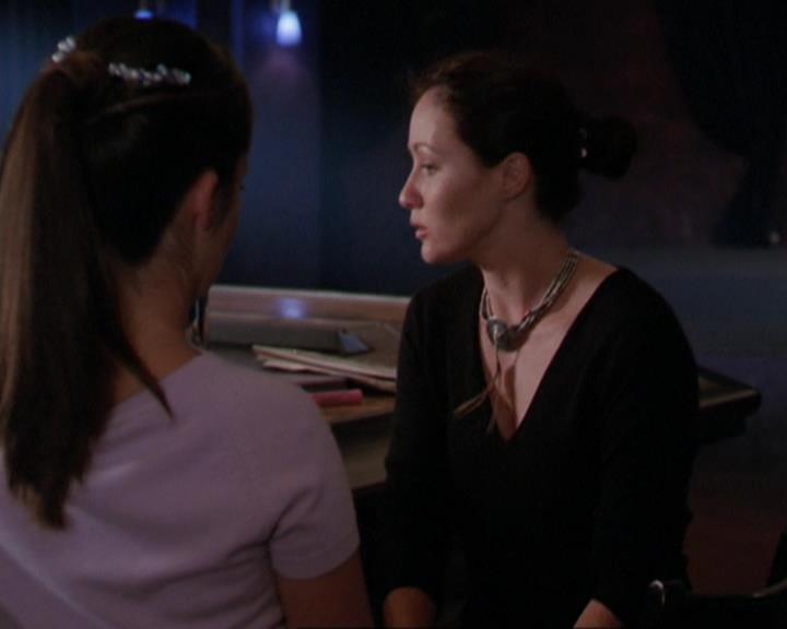 Charmed-Online_dot_net-3x01TheHoneymoonsOver0904.jpg