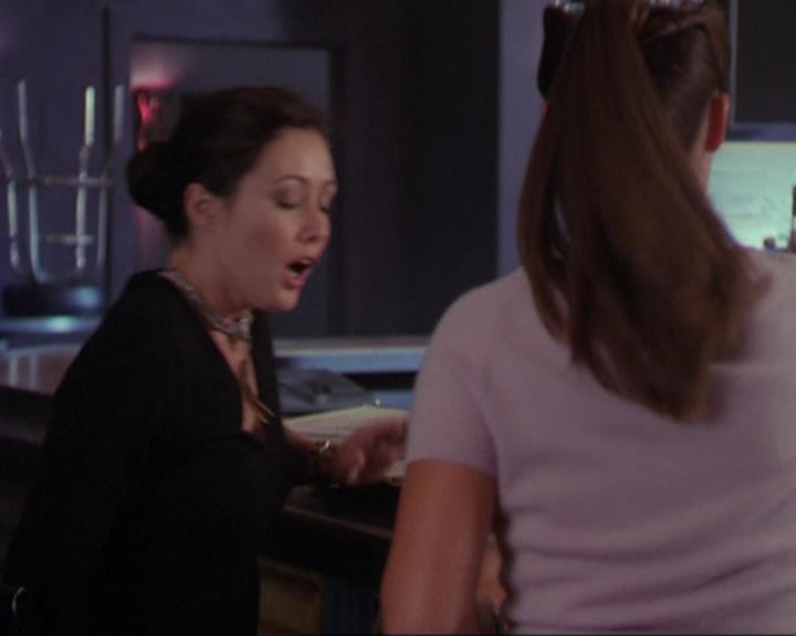 Charmed-Online_dot_net-3x01TheHoneymoonsOver0944.jpg