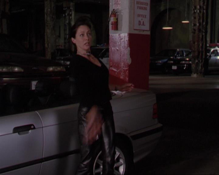 Charmed-Online_dot_net-3x01TheHoneymoonsOver1361.jpg Charmed-Online_dot_net-3x01TheHoneymoonsOver1361.jpg