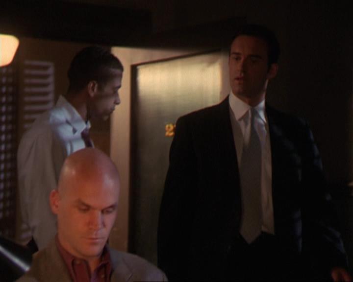 Charmed-Online_dot_net-3x01TheHoneymoonsOver1695.jpg