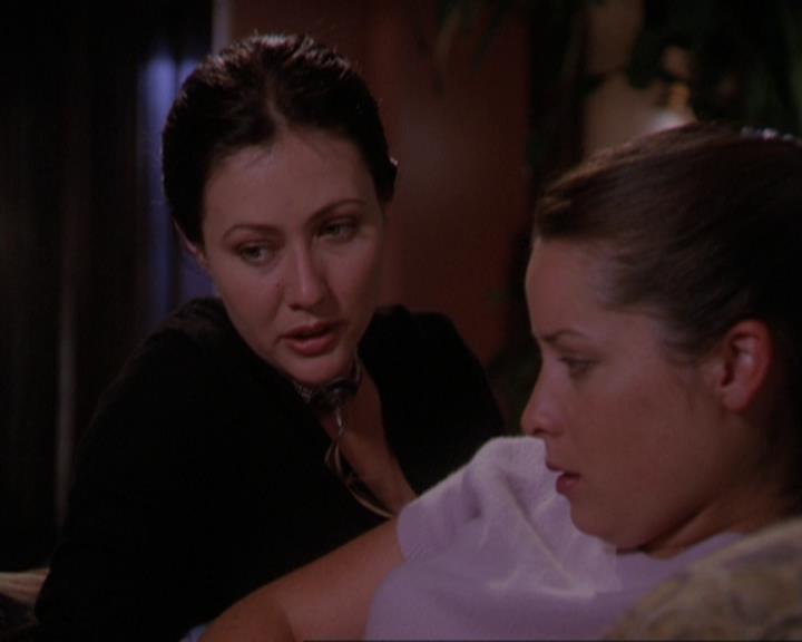 Charmed-Online_dot_net-3x01TheHoneymoonsOver1794.jpg
