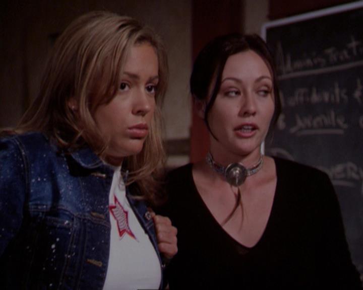 Charmed-Online_dot_net-3x01TheHoneymoonsOver2009.jpg