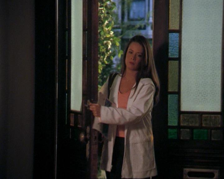 Charmed-Online_dot_net-3x02MagicHour0076.jpg