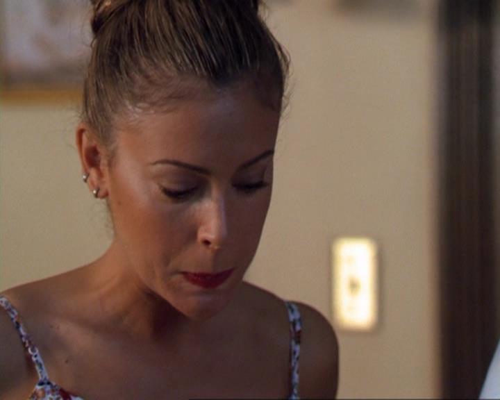 Charmed-Online_dot_net-3x02MagicHour0089.jpg
