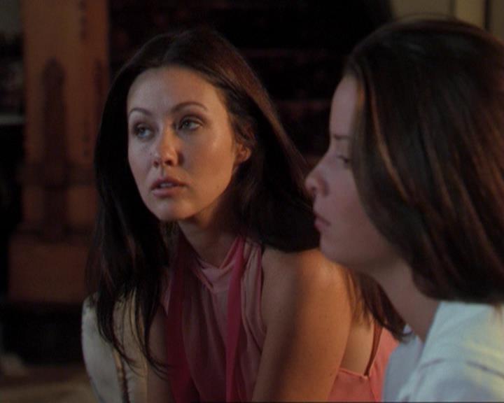 Charmed-Online_dot_net-3x02MagicHour0176.jpg