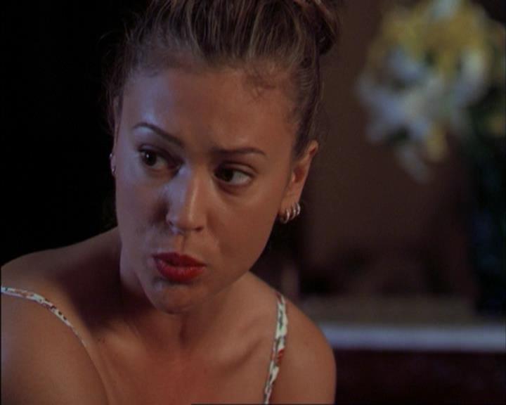 Charmed-Online_dot_net-3x02MagicHour0206.jpg