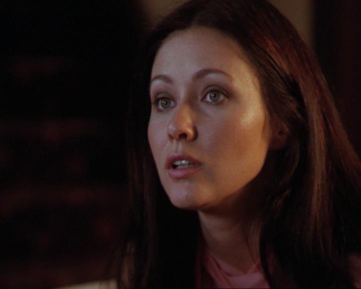 Charmed-Online_dot_net-3x02MagicHour0210.jpg