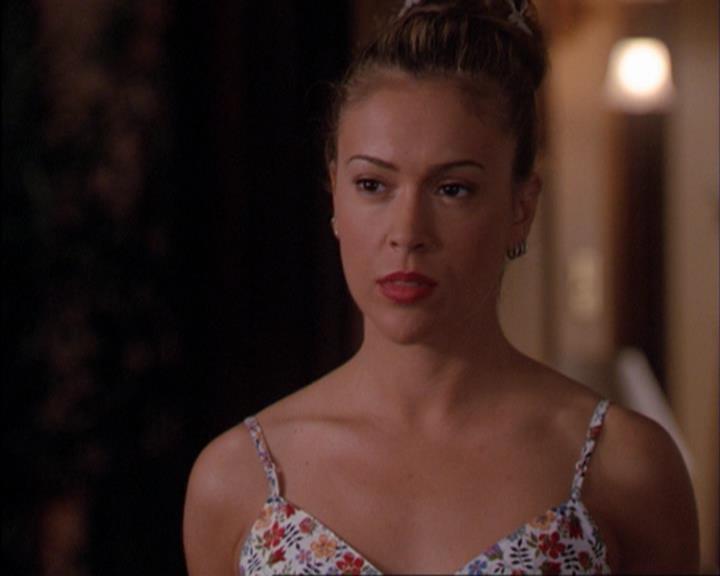 Charmed-Online_dot_net-3x02MagicHour0347.jpg Charmed-Online_dot_net-3x02MagicHour0347.jpg