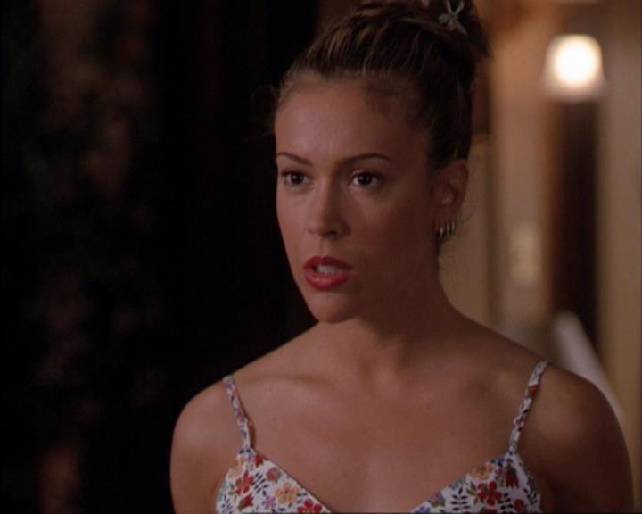 Charmed-Online_dot_net-3x02MagicHour0351.jpg