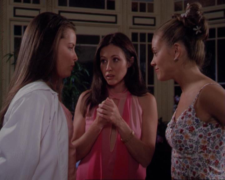 Charmed-Online_dot_net-3x02MagicHour0411.jpg