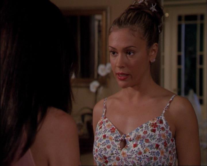 Charmed-Online_dot_net-3x02MagicHour0436.jpg Charmed-Online_dot_net-3x02MagicHour0436.jpg