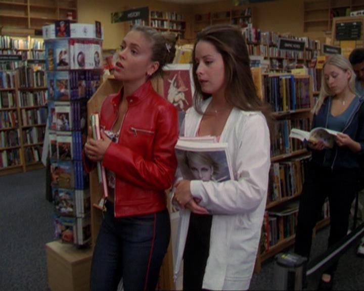 Charmed-Online_dot_net-3x02MagicHour0455.jpg Charmed-Online_dot_net-3x02MagicHour0455.jpg
