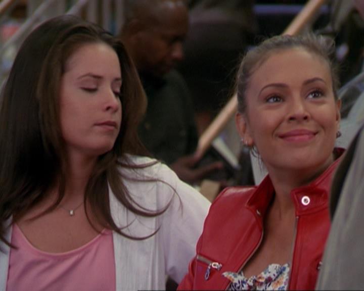 Charmed-Online_dot_net-3x02MagicHour0522.jpg