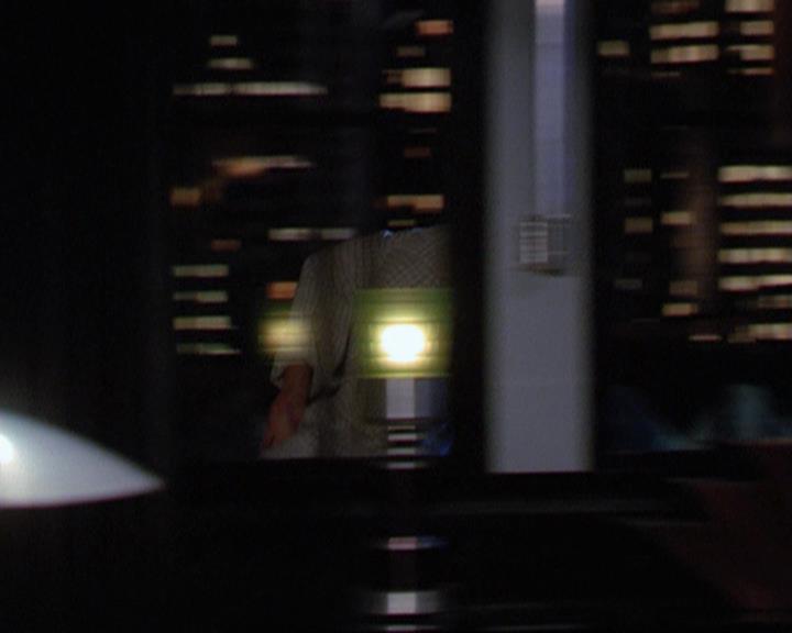 Charmed-Online_dot_net-3x02MagicHour0674.jpg