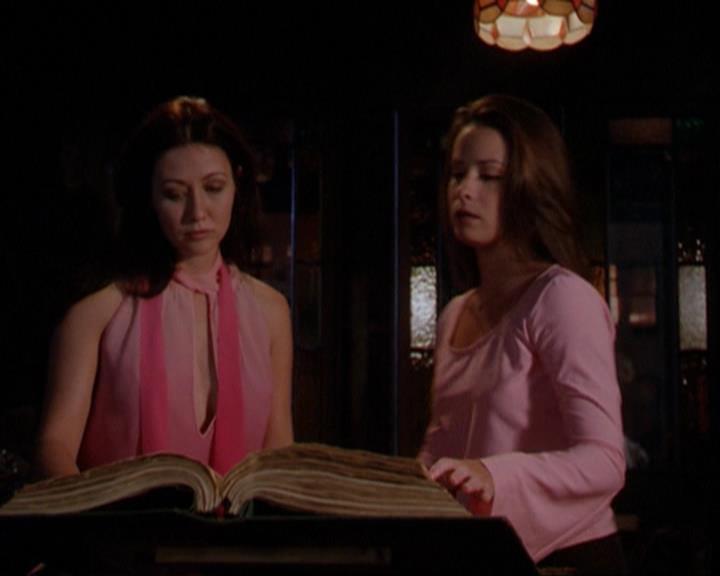 Charmed-Online_dot_net-3x02MagicHour0688.jpg Charmed-Online_dot_net-3x02MagicHour0688.jpg