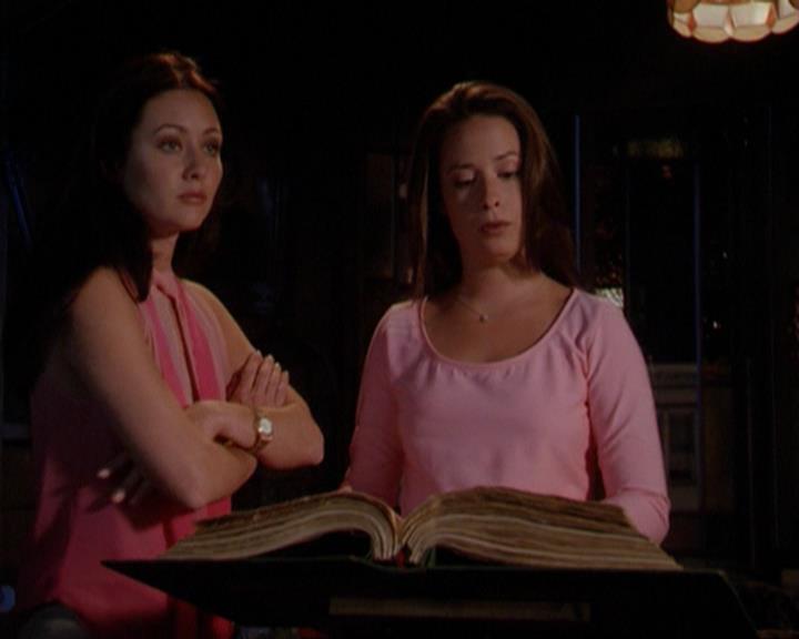 Charmed-Online_dot_net-3x02MagicHour0690.jpg