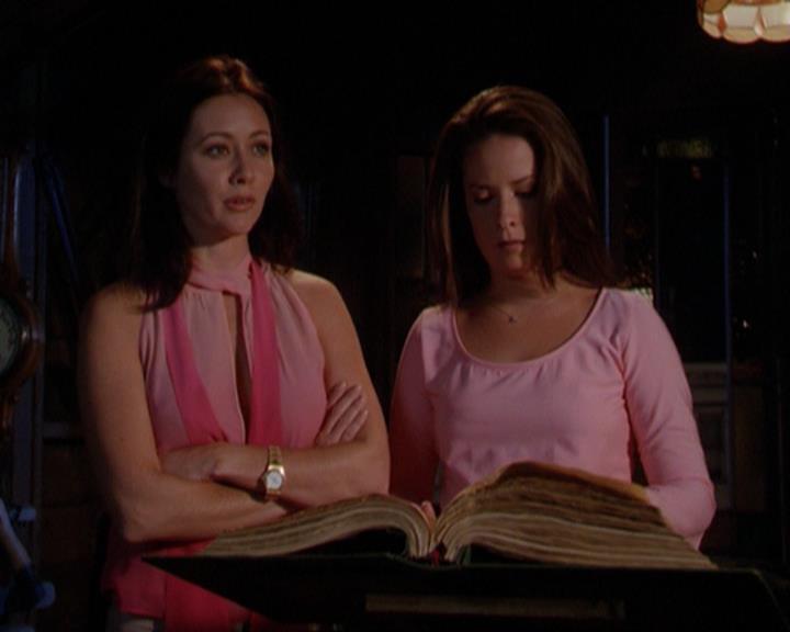 Charmed-Online_dot_net-3x02MagicHour0699.jpg