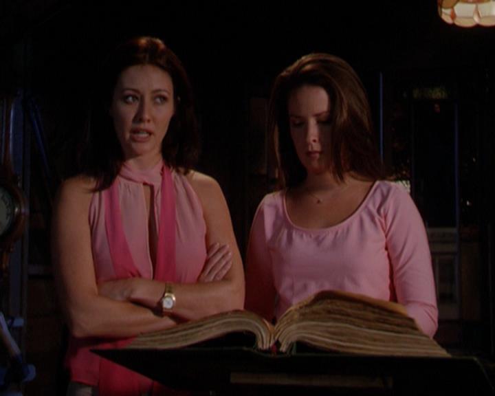 Charmed-Online_dot_net-3x02MagicHour0700.jpg