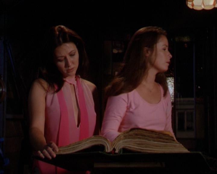 Charmed-Online_dot_net-3x02MagicHour0720.jpg