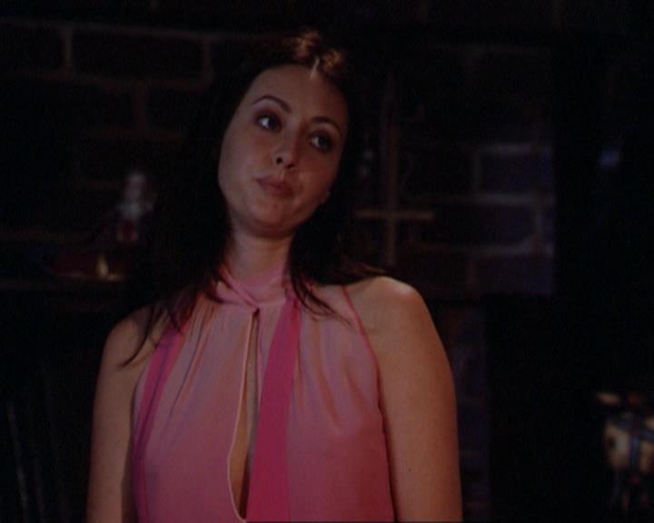 Charmed-Online_dot_net-3x02MagicHour0726.jpg Charmed-Online_dot_net-3x02MagicHour0726.jpg