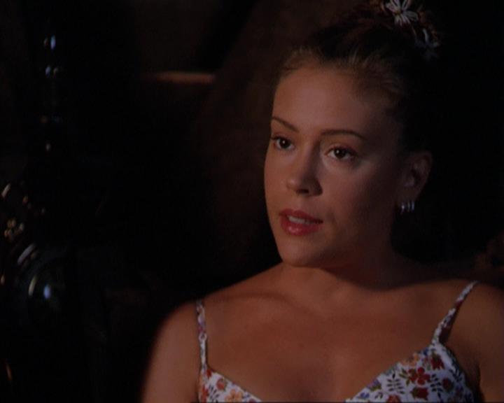 Charmed-Online_dot_net-3x02MagicHour0730.jpg