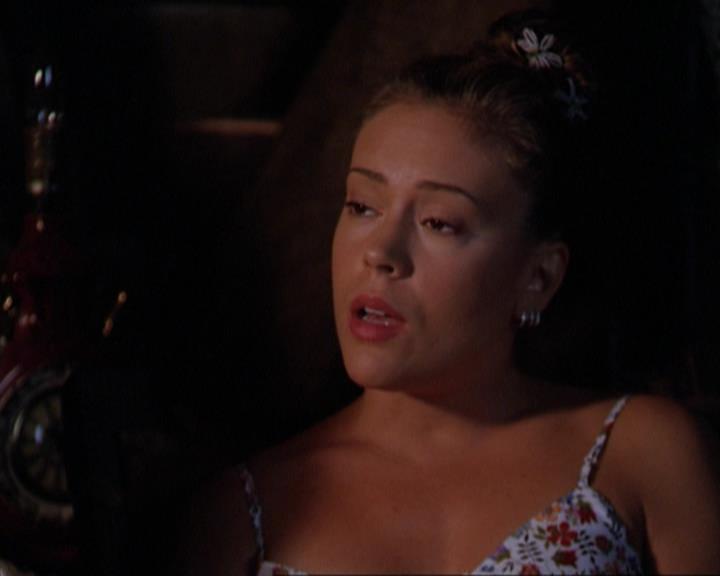 Charmed-Online_dot_net-3x02MagicHour0741.jpg