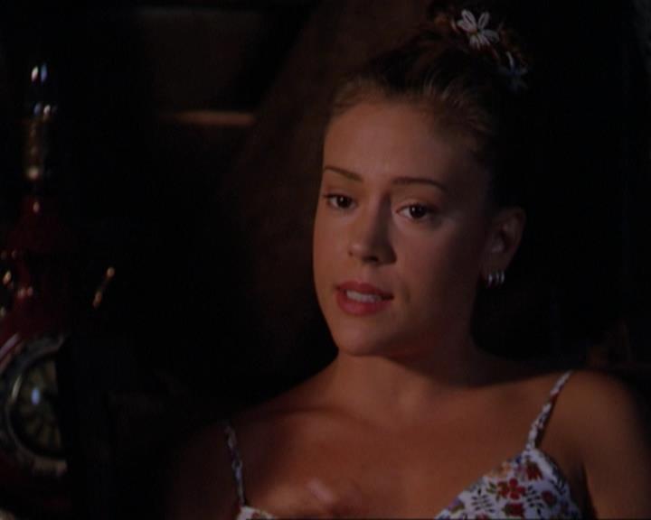 Charmed-Online_dot_net-3x02MagicHour0743.jpg