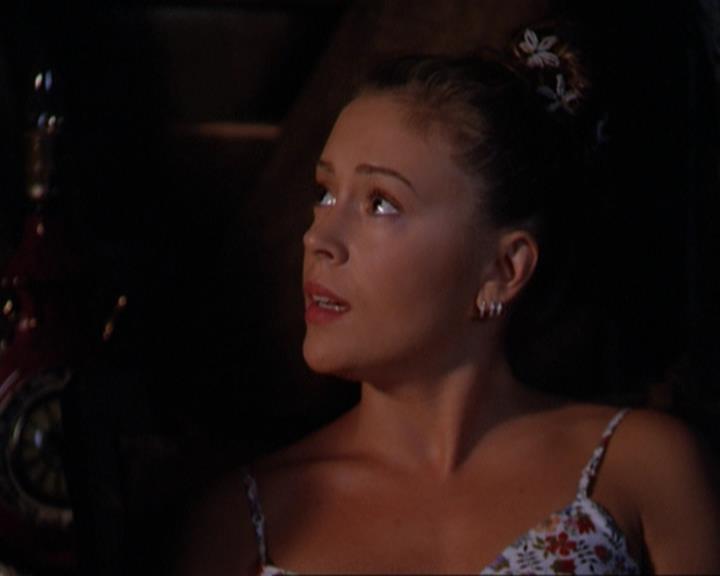 Charmed-Online_dot_net-3x02MagicHour0744.jpg