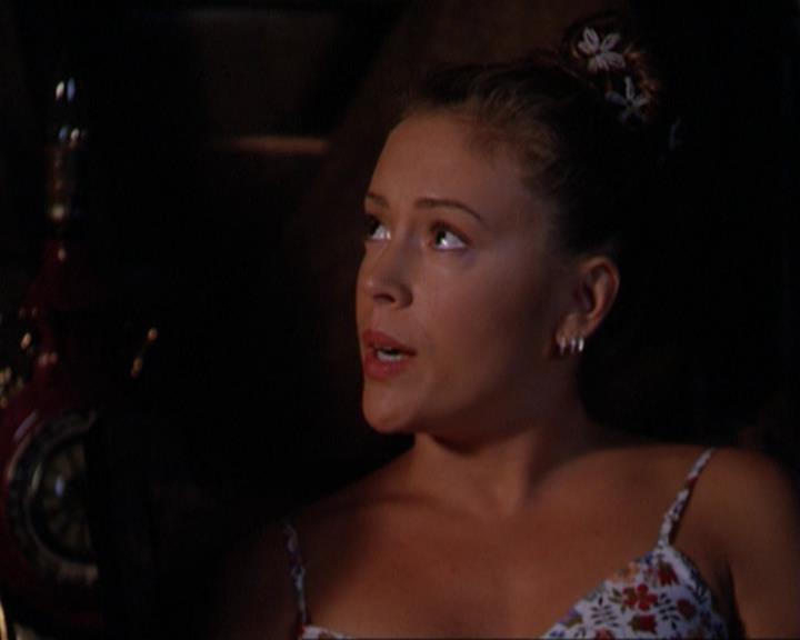 Charmed-Online_dot_net-3x02MagicHour0748.jpg