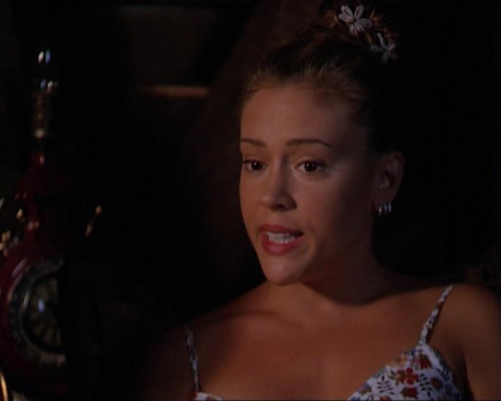 Charmed-Online_dot_net-3x02MagicHour0750.jpg Charmed-Online_dot_net-3x02MagicHour0750.jpg