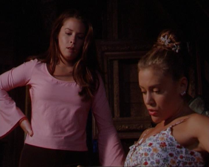 Charmed-Online_dot_net-3x02MagicHour0756.jpg