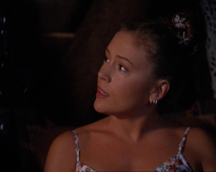 Charmed-Online_dot_net-3x02MagicHour0773.jpg
